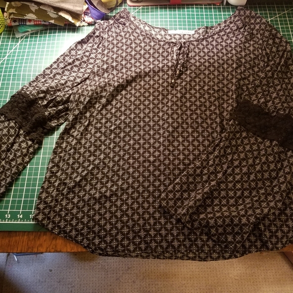 Maurices Size 2 Black and White Blouse - Picture 1 of 1